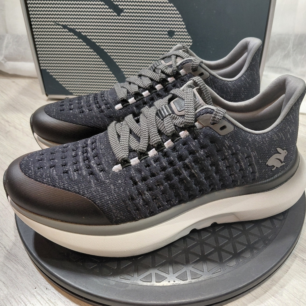 NEW Rabbit Womens Dream Chaser Running Shoes Black White Grey SIZE 8